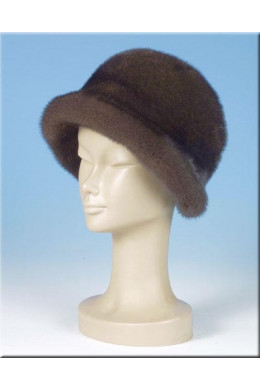 Женская шляпка из норки коричневого цвета